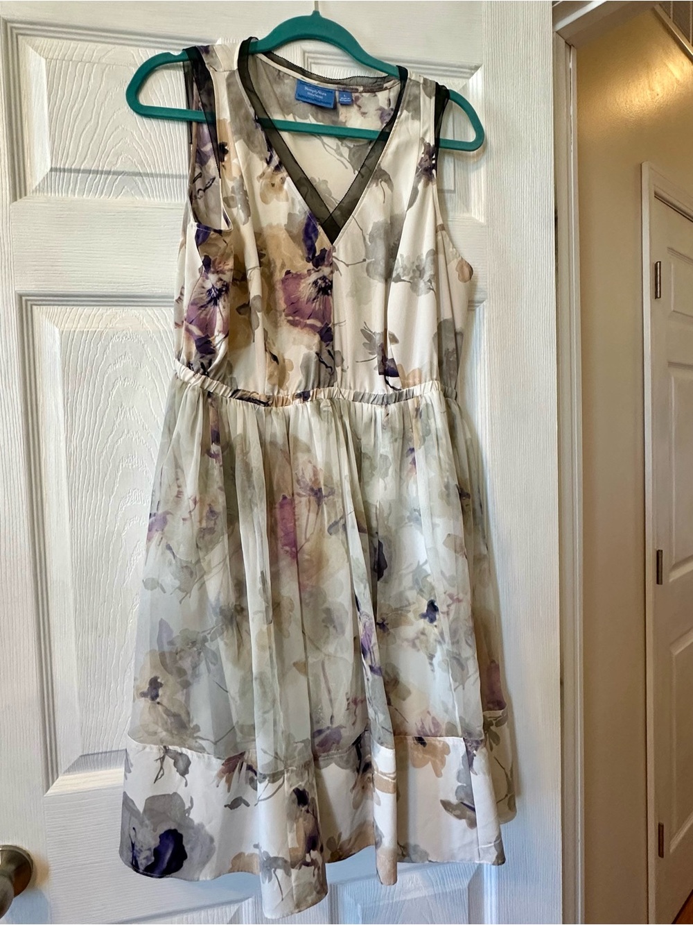 Simply Vera Vera Wang Floral V-Neck Mini Dress in White, Purple, Taupe